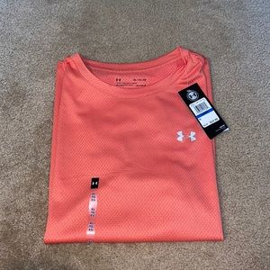 Under Armour NWT Loose Fit Women’s Heatgear Shirt